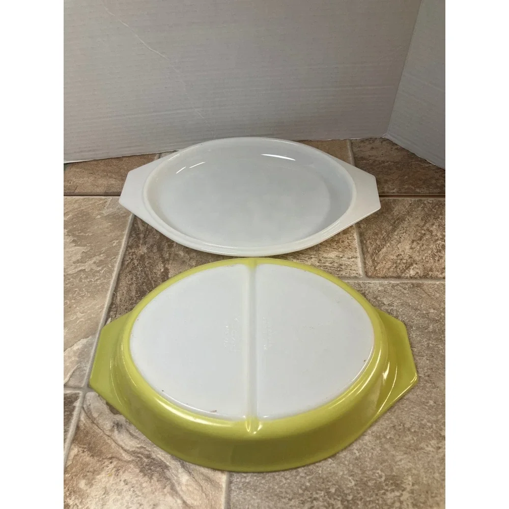 Pyrex‎ 1 1/2 Quart Divided Casserole Dish with Lid Green Floral Pattern